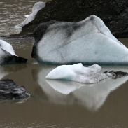 Eisberge m Gletschersee des Svinafjellsjökull
